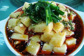在宝鸡过夏天怎么少得了搅团面鱼儿 凉爽又美味！图片