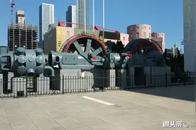 三十年代初，日本神户制钢所制造的空压机安装在日资大连碱厂。视频封面