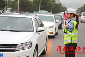 渭南：当足球赛邂逅临渭交警（组图）图片