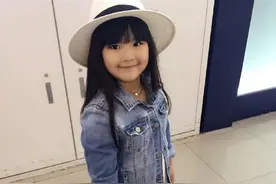 李湘一家度假后回国 王诗龄变瘦变美了名媛范儿十足图片