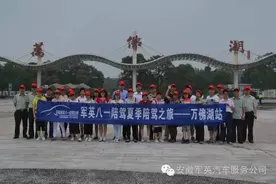 军英八一驾校夏令营练出专业范！你见过精挑细选的美女帅哥教练？图片