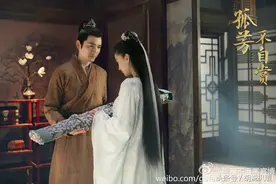 杨颖再收男神！与和钟汉良对视牵手拥抱好般配 晓明又要吃醋了！图片