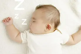 育儿百科：宝宝磨牙妈妈莫慌图片