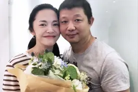 姚晨为老公曹郁庆生晒合照 两人贴脸灿笑恩爱超甜蜜视频封面
