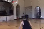 结合胯下运球的进攻连招图片