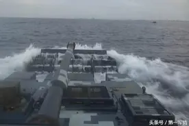 抢滩登岛再添新武器  南海舰队演练新型气垫登陆艇！图片