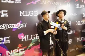 李晨潘玮柏成都潮店签售新衣 潘玮柏表情搞怪抢镜图片