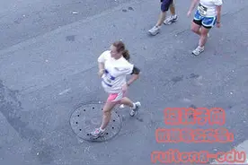 国外孕妇跑步跳舞健身，你敢不敢这么做？图片