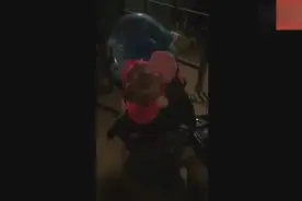 小妹妹用自己零用给哥哥准备惊喜，哥哥泪崩的回应让人想生二胎图片