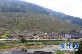 从江宰近侗寨移民搬下山来走上幸福路图片