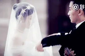 “现在新郎可以吻新娘了”，盘点明星婚礼现场的浪漫之吻图片