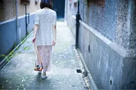 就算大雨让整个世界颠倒，我也会给你怀抱图片
