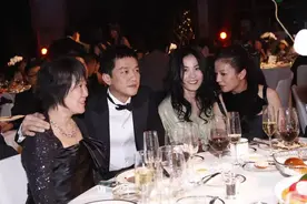 赵薇六年一班小团体是何态度？王菲那英刘嘉玲的选择惊人一致图片