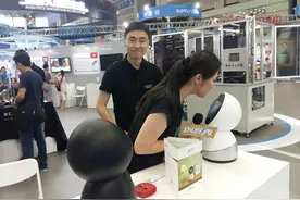 美女主持问：我失恋了？机器人回答：XXX图片