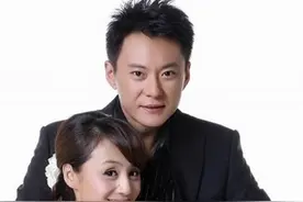 45岁王斑的42岁妻子曹颖近照图片