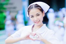 95泰国制服小护士让星探抢破头，看到她什么都治愈了图片