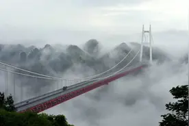 这是国内落差最高的大桥，成了很多外国人跳伞的圣地视频封面
