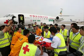 999航空医疗救援专机顺利完成维和伤员转运任务图片