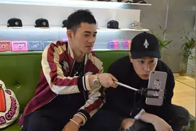 李晨、潘玮柏成都签售百万粉丝同庆生图片