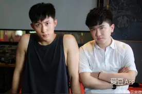 160718 黄景瑜光脚会粉丝 亲自演示防狼术让人尖叫图片