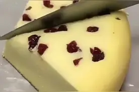 美食 自己学电饭煲蛋糕觉得很像海绵，所以总喜欢叫海绵蛋糕，学会它做生日蛋糕不在话下抖音小助手视频封面