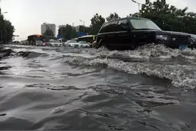 今天我在双流机场，等一艘船来...图片