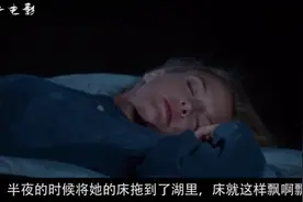 两个女孩互相模仿对方，交换身份回家，爸妈却一点都没发现视频封面