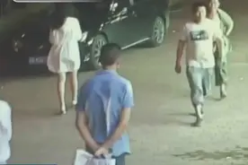 女子一路被尾随 遭蛇皮袋套头抢劫图片
