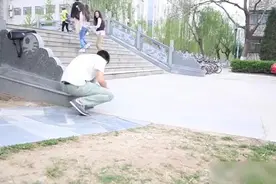 看美女看到老鼠的反应，笑乐了图片