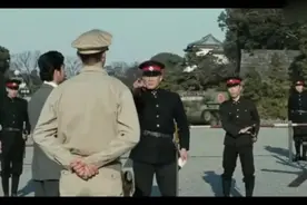日本战败投降，美军上校要进入皇宫检查，受到天皇卫队的阻拦！视频封面
