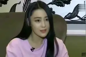 张馨予何捷婚礼日期定8月27日 上海举行一切从简 伴手礼首曝光视频封面