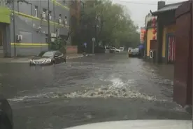 太原暴雨 积水严重23趟列车受影响停运图片