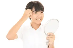 长了青春痘别过度用洗面奶洗脸图片