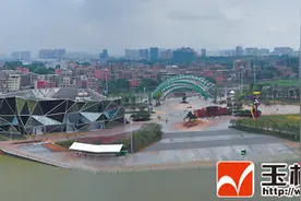 玉东湖畔崛起气势恢弘的园博园，展开迷人八桂画卷图片