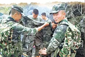 滚落深谷仍手握引信 扫雷战士程俊辉用生命书写辉煌图片