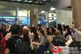 陈伟霆赴韩遭围堵 一出关口就遭粉丝疯狂围堵图片