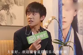 易烊千玺录取通知书，编号001，这一点看得出非常低调懂事！