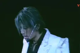 王杰嗓音颜值巅峰时期，现场演唱《伤心1999》太好听了！视频封面