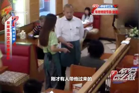 流浪汉进餐厅被驱赶，外国大叔发声阻止，结局暖哭了！视频封面