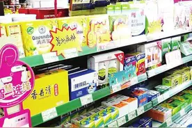 买日用品能随便刷医保卡 价比超市贵 顾客却不少图片