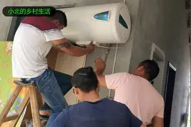 小伙买了一个二手的电热水器，回到家自己动手安装，这样能行不视频封面