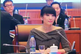 35岁宗馥莉近照，千亿娃哈哈接班人，如今无人敢娶父亲公开征婚视频封面