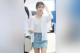 清纯满分！IU现身机场飞南京举办粉丝见面会图片