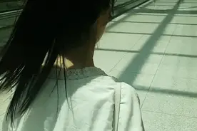 [IU][新闻]160722 IU现身机场 甜美笑容干净清爽魅力发射图片