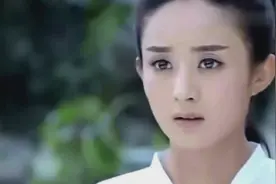 31岁赵丽颖街头被拍，穿黄色毛衣的她比17岁少女还显嫩视频封面