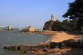 张纪中胡子那么浓密，网友好奇，吃饭粘上汤渍怎么处理?图片