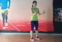 9个动作拯救手臂"两坨肉肉"，非常适合女性朋友图片