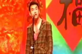文松这个小贱贱,早起二人转表演视频 给观众都笑趴下了！图片