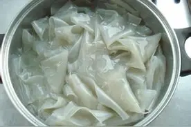 凉拌粉皮，酸辣爽口的一道菜，加这个是绝配，南方朋友吃过吗图片