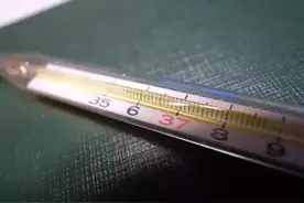 如何帮孩子正确地测量体温？图片